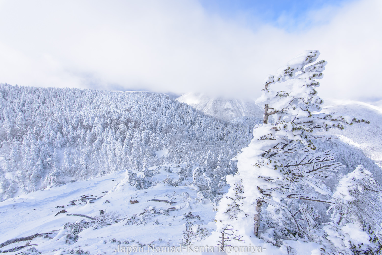 北八ヶ岳 北横岳 雪山登山 八ヶ岳ブルーと白銀の世界に彩られた冬山の旅 Japan Nomad