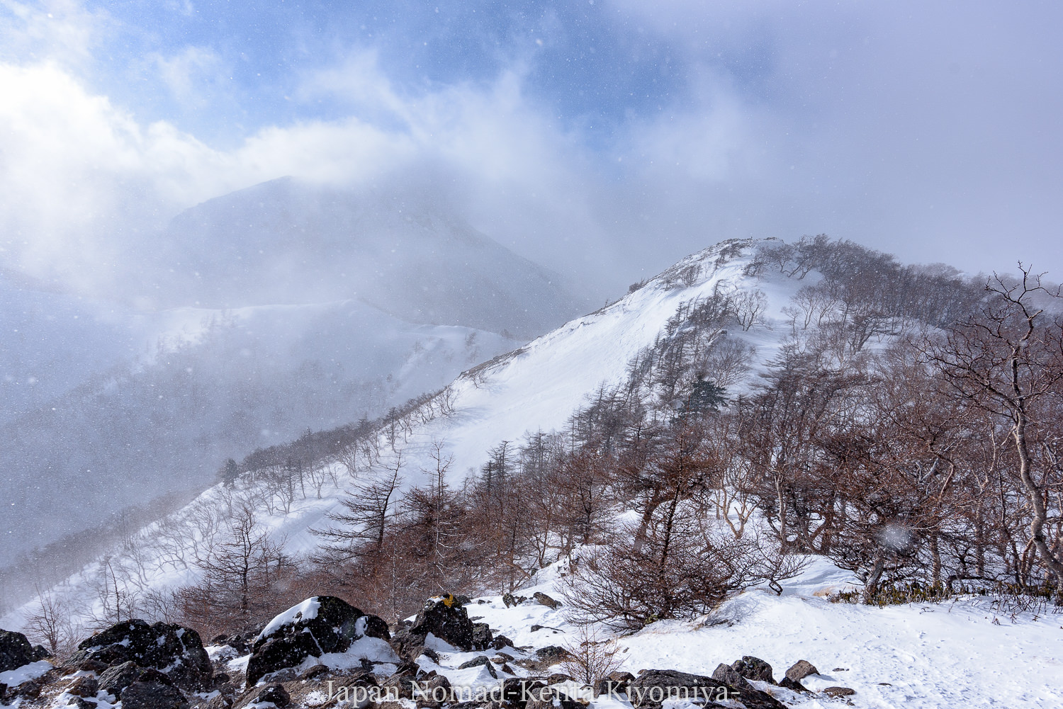 奥白根山 日光白根山 雪山登山 厳冬期 避難小屋泊 即席バディと五色沼避難小屋を目指す Japan Nomad 日本の魅力を巡る旅