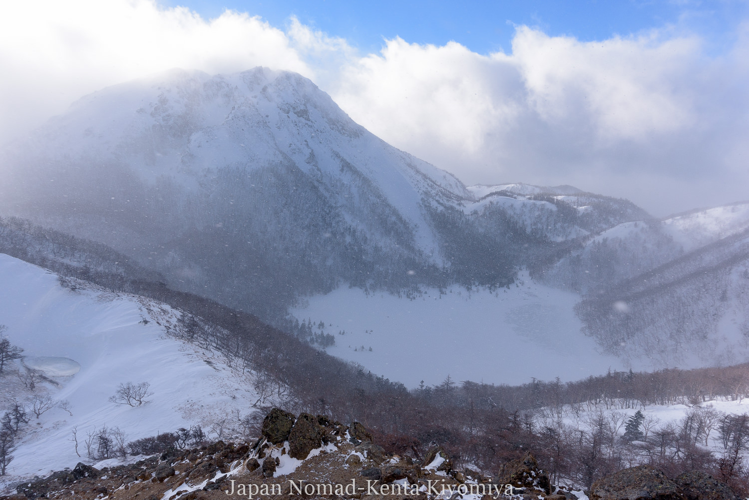 奥白根山 日光白根山 雪山登山 厳冬期 避難小屋泊 即席バディと五色沼避難小屋を目指す Japan Nomad 日本の魅力を巡る旅