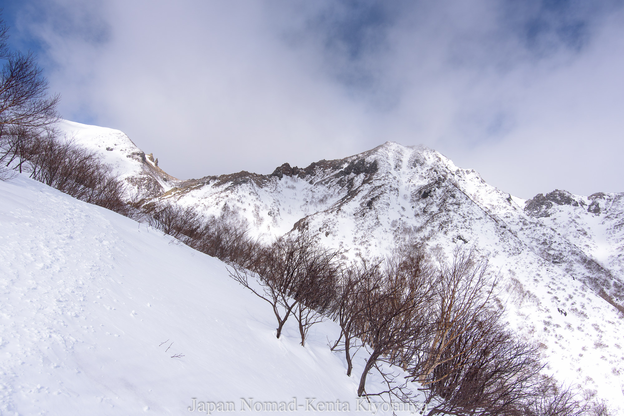 那須連山 茶臼岳 雪山登山 厳冬期 日帰り 那須冬の風物詩 強風 を越えて Japan Nomad
