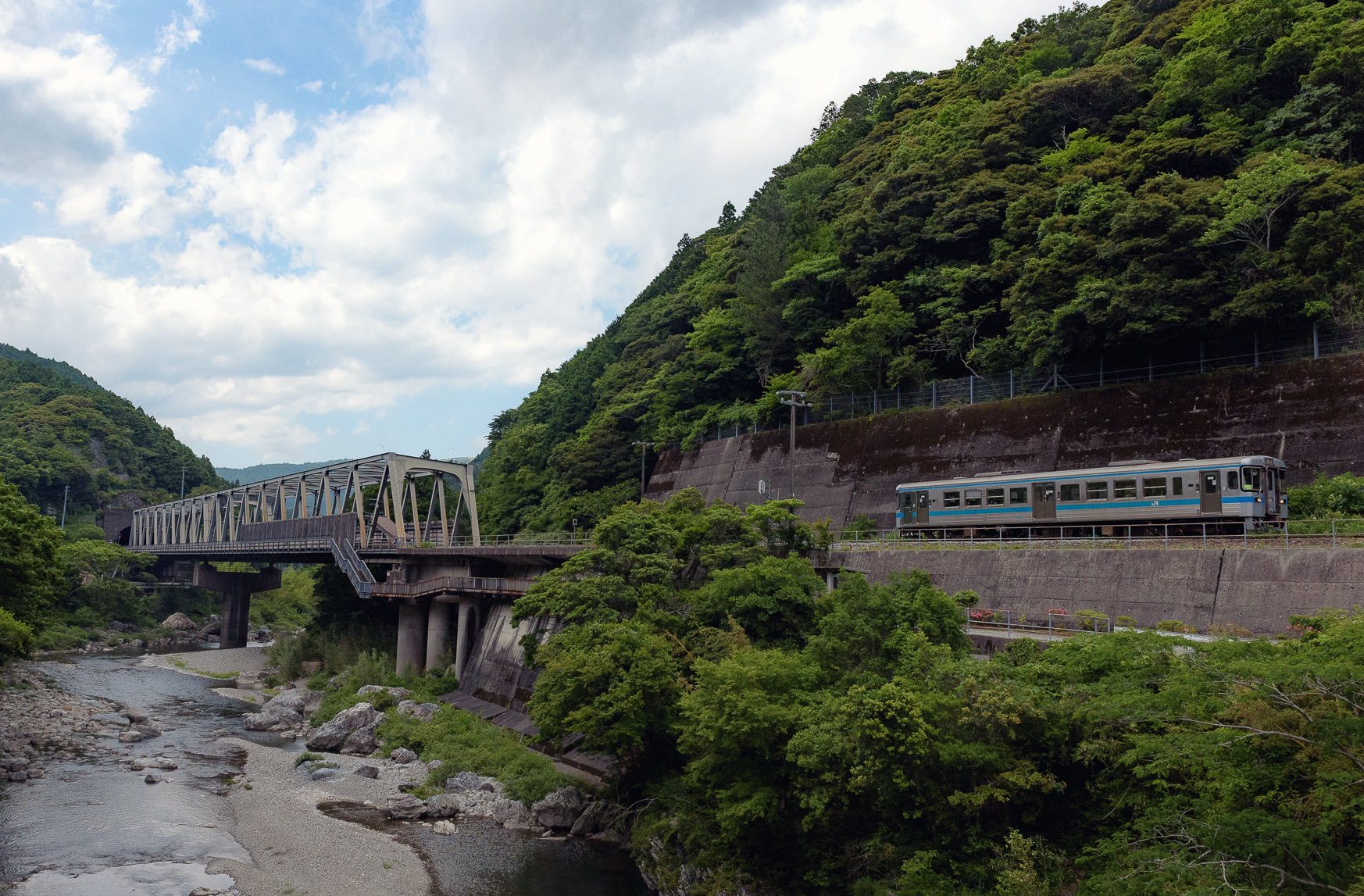 旅256日目 思い切ってルート変更 風光明媚な土佐北川駅と日本一の大杉 Japan Nomad